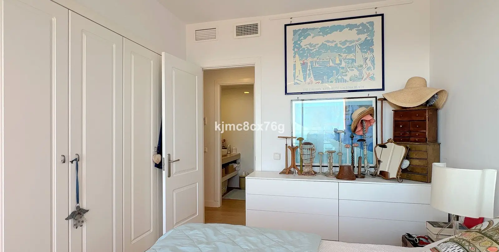 Sale of middle floor apartment in Calahonda 15
