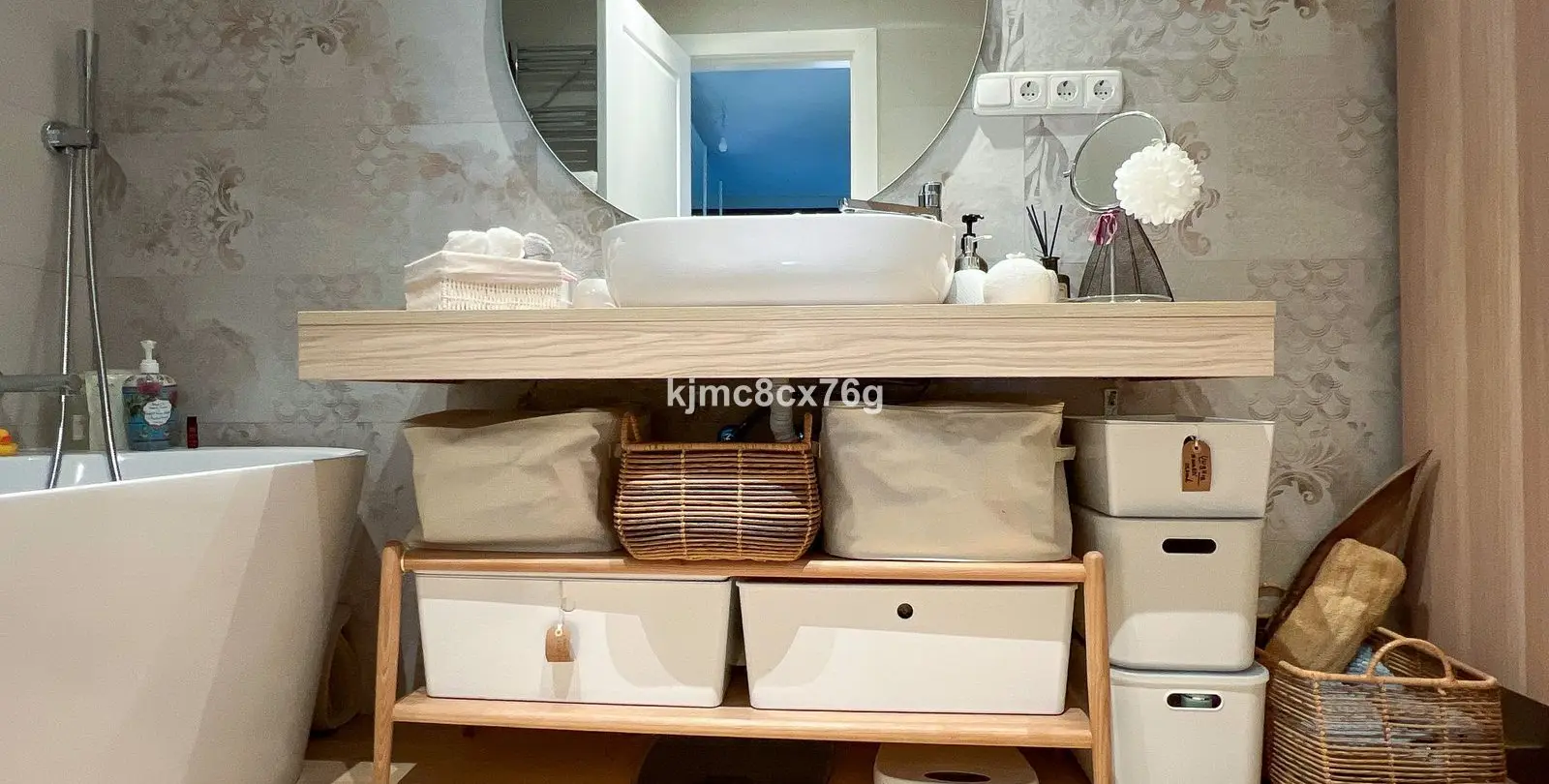 Sale of middle floor apartment in Calahonda 16
