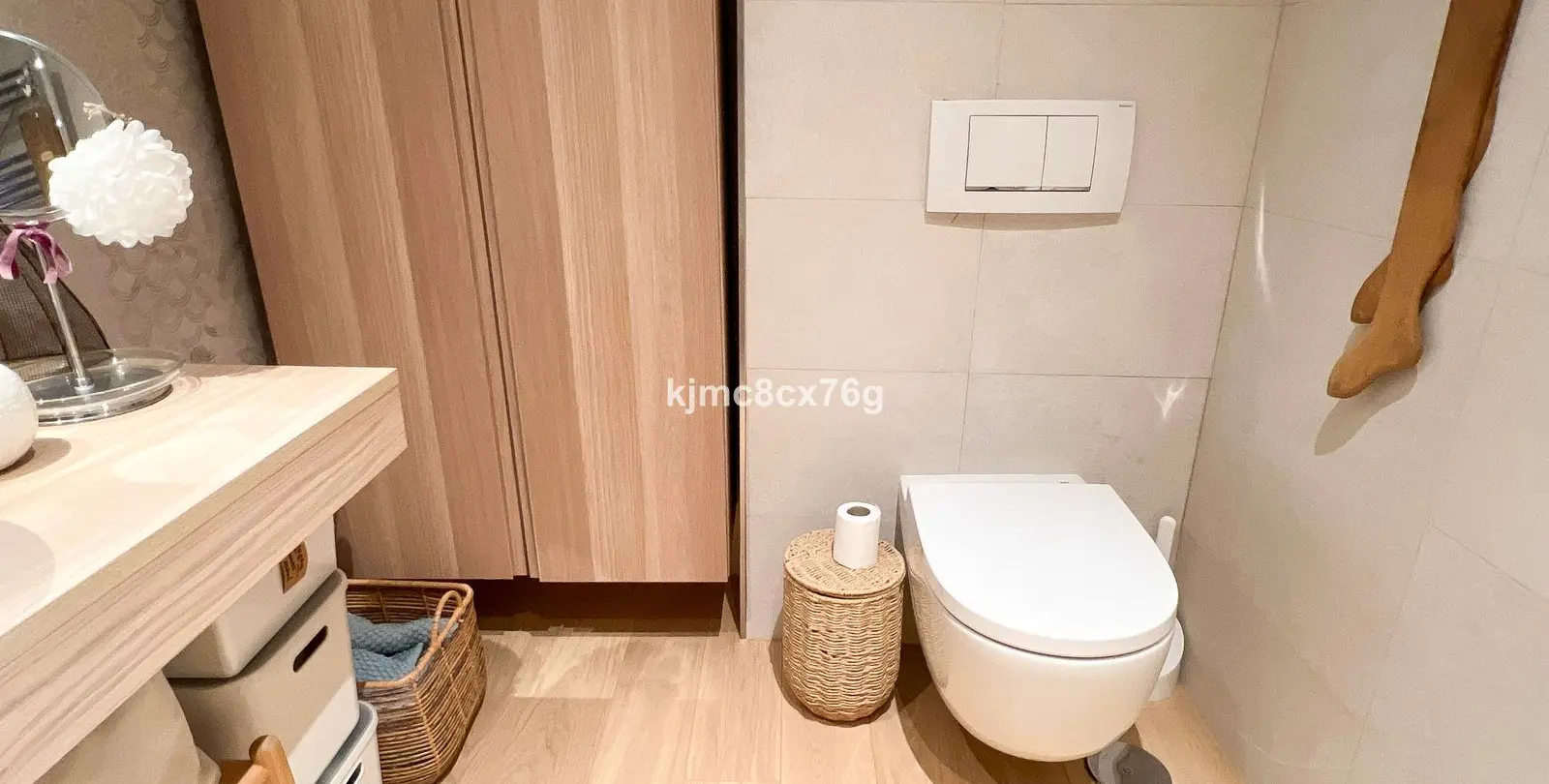Sale of middle floor apartment in Calahonda 18