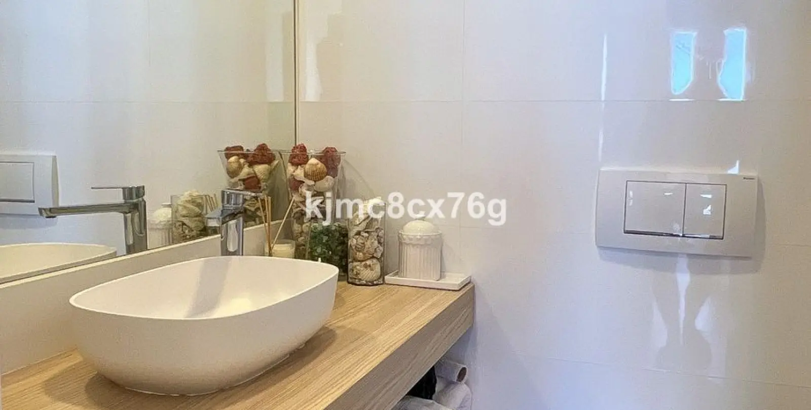 Sale of middle floor apartment in Calahonda 19