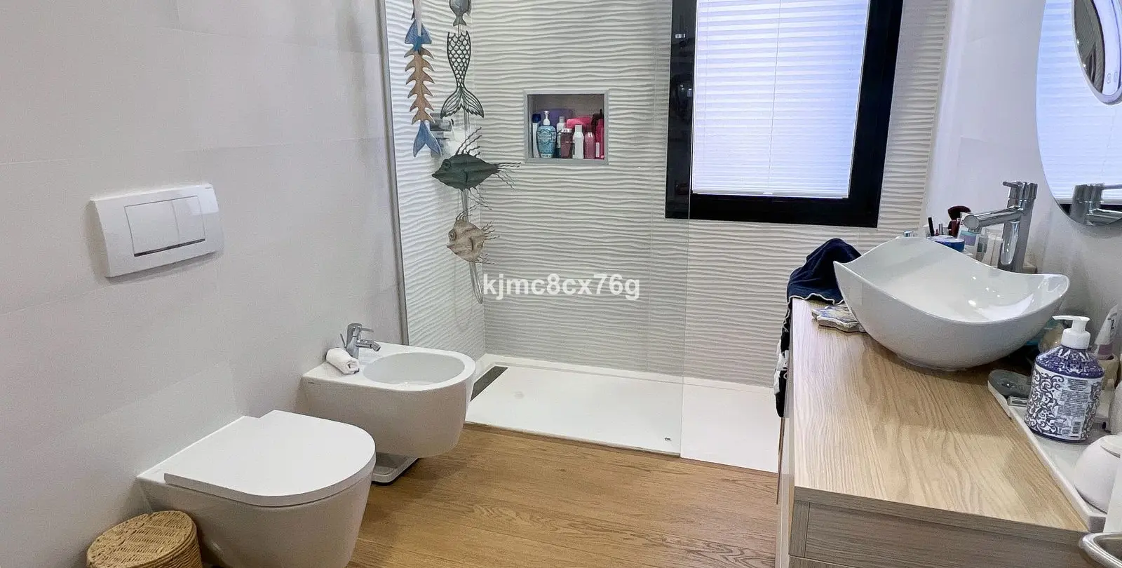 Sale of middle floor apartment in Calahonda 23