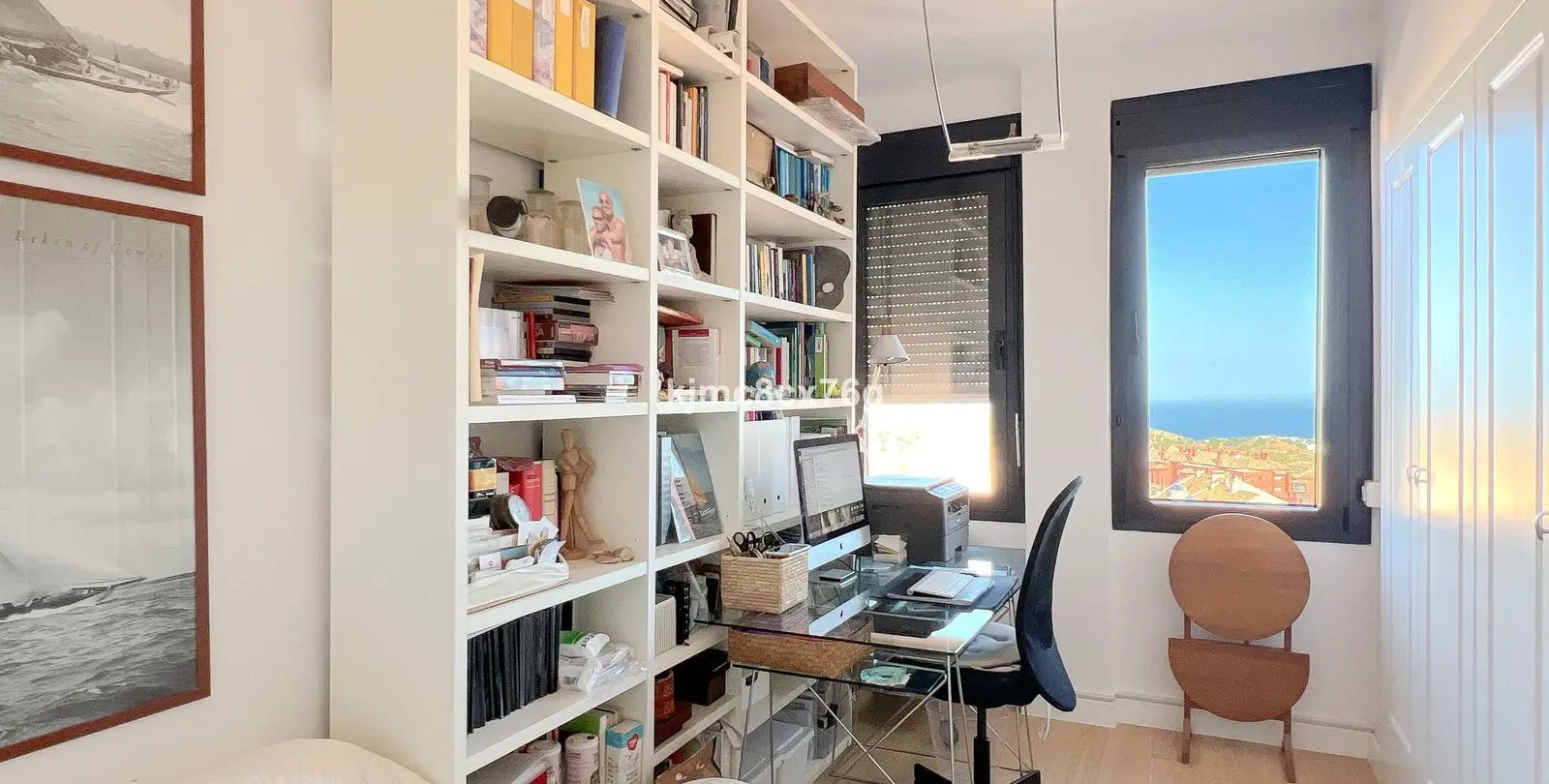 Sale of middle floor apartment in Calahonda 29