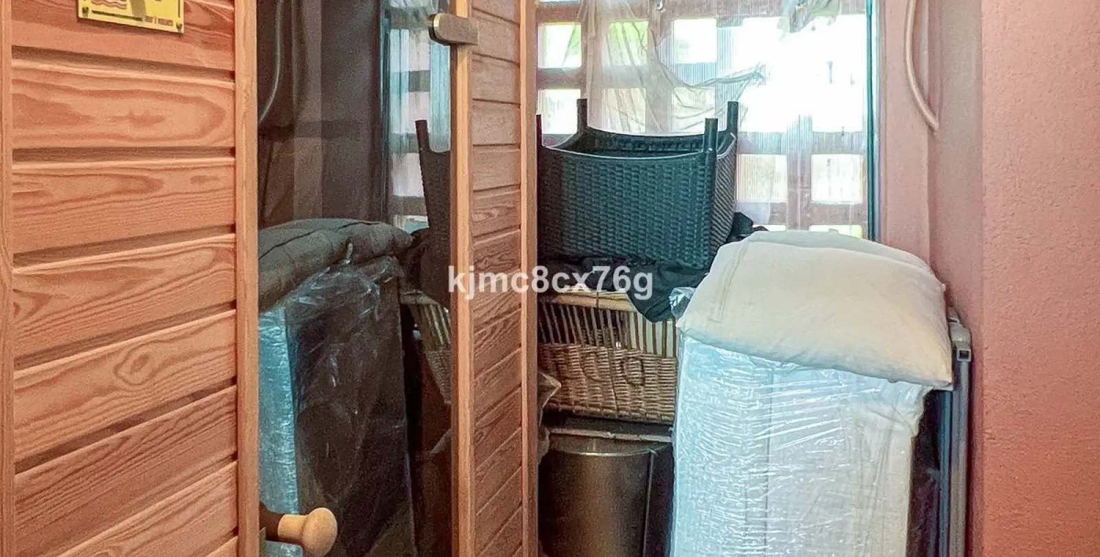 Sale of middle floor apartment in Calahonda 30