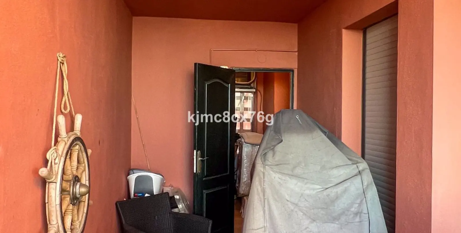 Sale of middle floor apartment in Calahonda 31