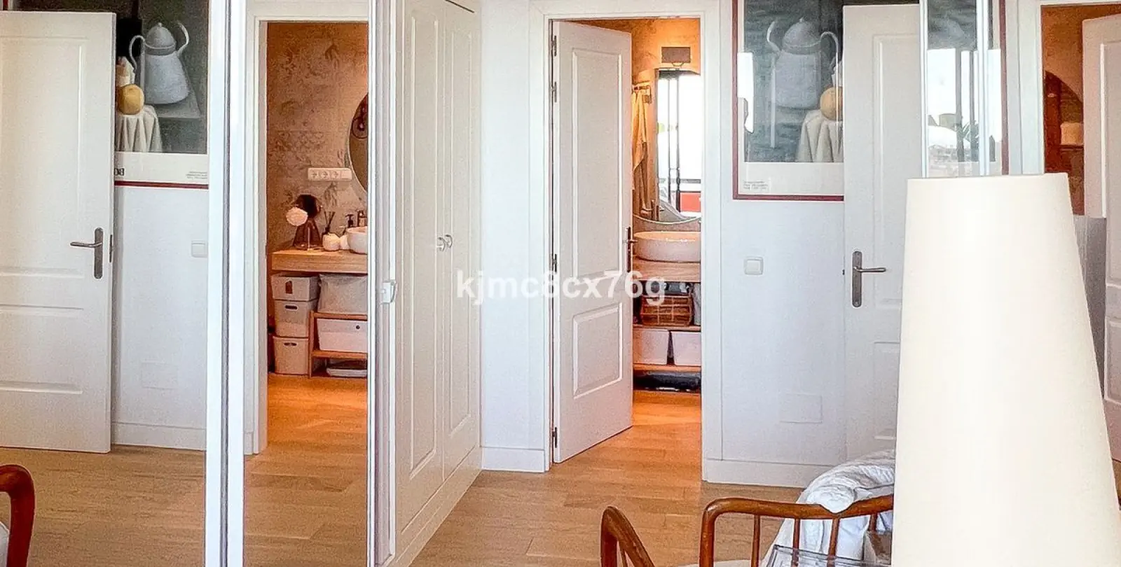 Sale of middle floor apartment in Calahonda 34