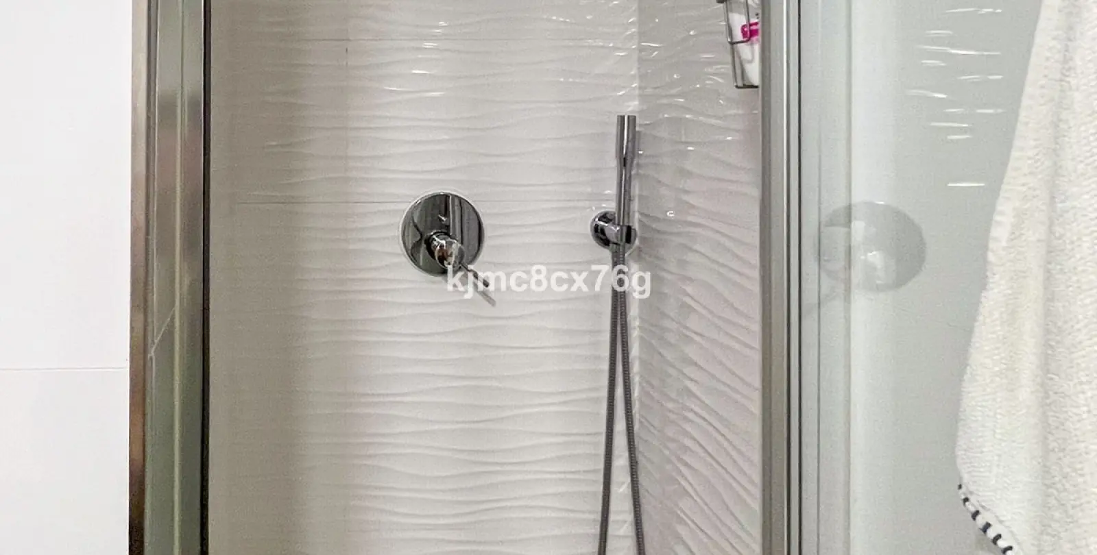 Sale of middle floor apartment in Calahonda 37