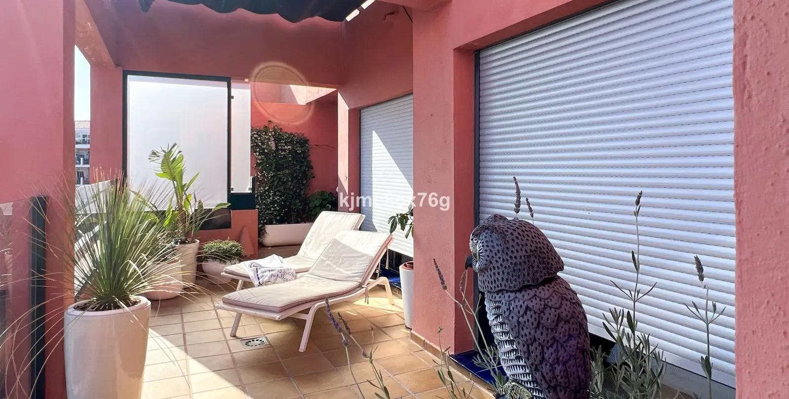 Sale of middle floor apartment in Calahonda 43