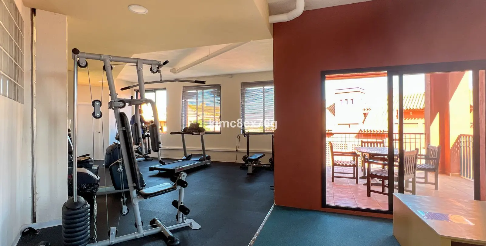 Sale of middle floor apartment in Calahonda 48