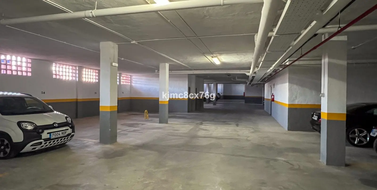 Sale of middle floor apartment in Calahonda 49