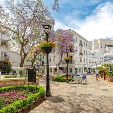 Продажа апартаментов на среднем этаже в Marbella