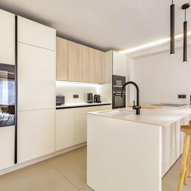 Продажа апартаментов на среднем этаже в Marbella