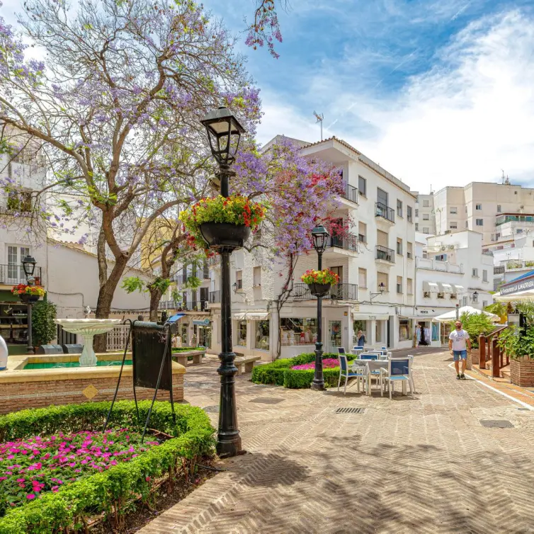 Продажа апартаментов на среднем этаже в Marbella