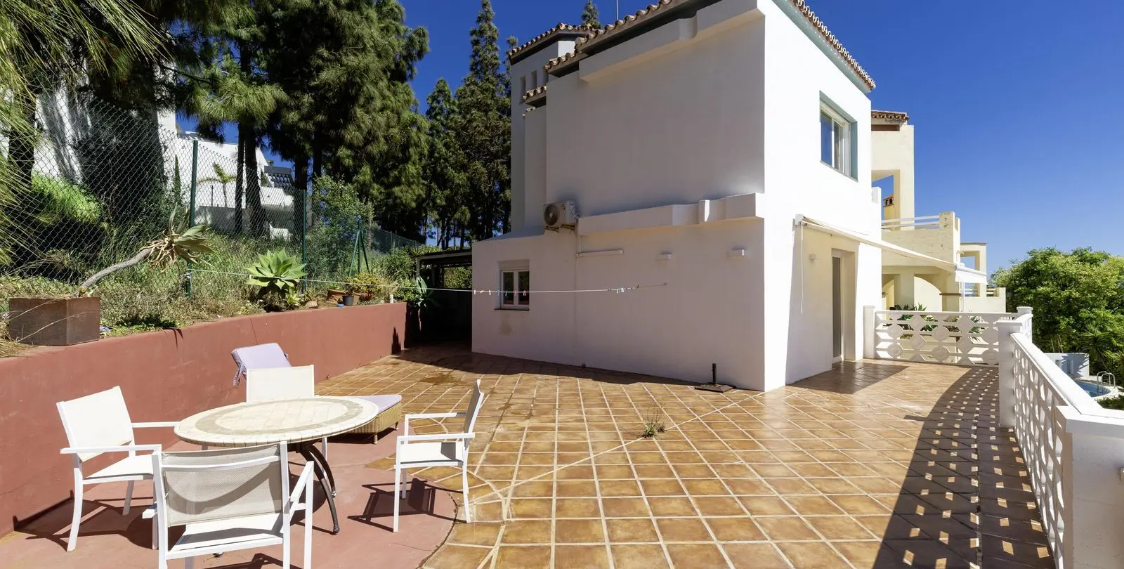 Sale of detached villa in Marbella 2