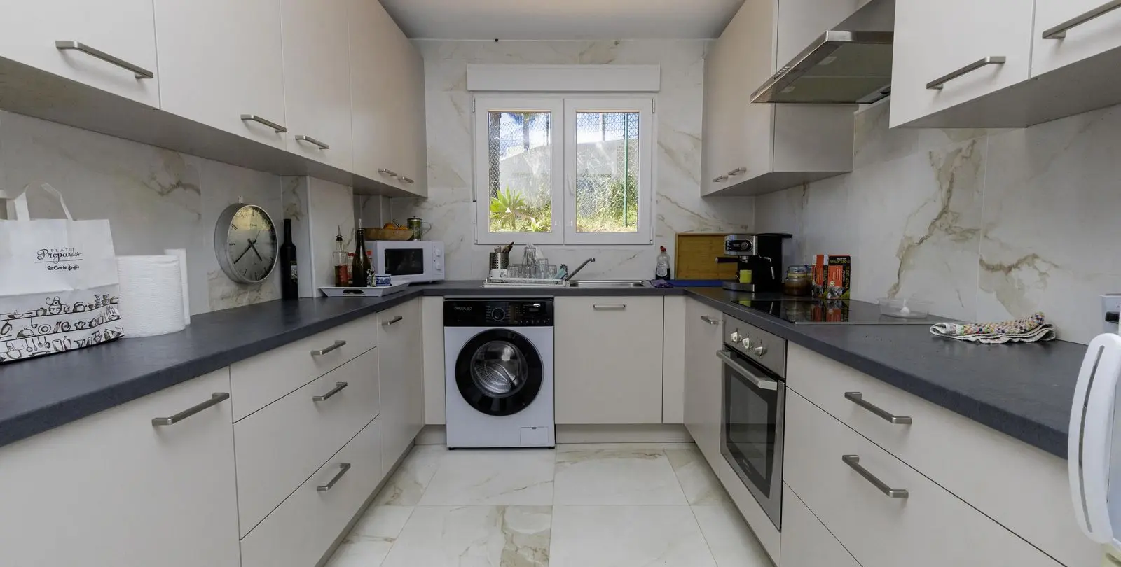 Sale of detached villa in Marbella 16