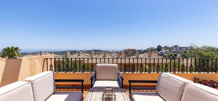 Venta de ático dúplex en Nueva Andalucía 0
