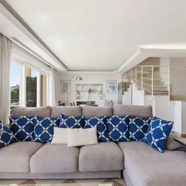 Venta de ático dúplex en Nueva Andalucía