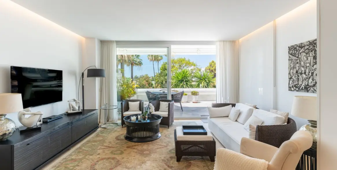 Sale of middle floor apartment in Estepona 7