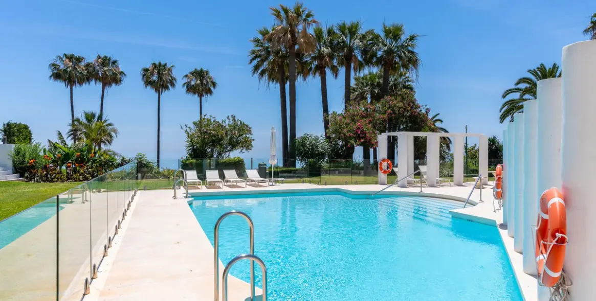Sale of middle floor apartment in Estepona 21