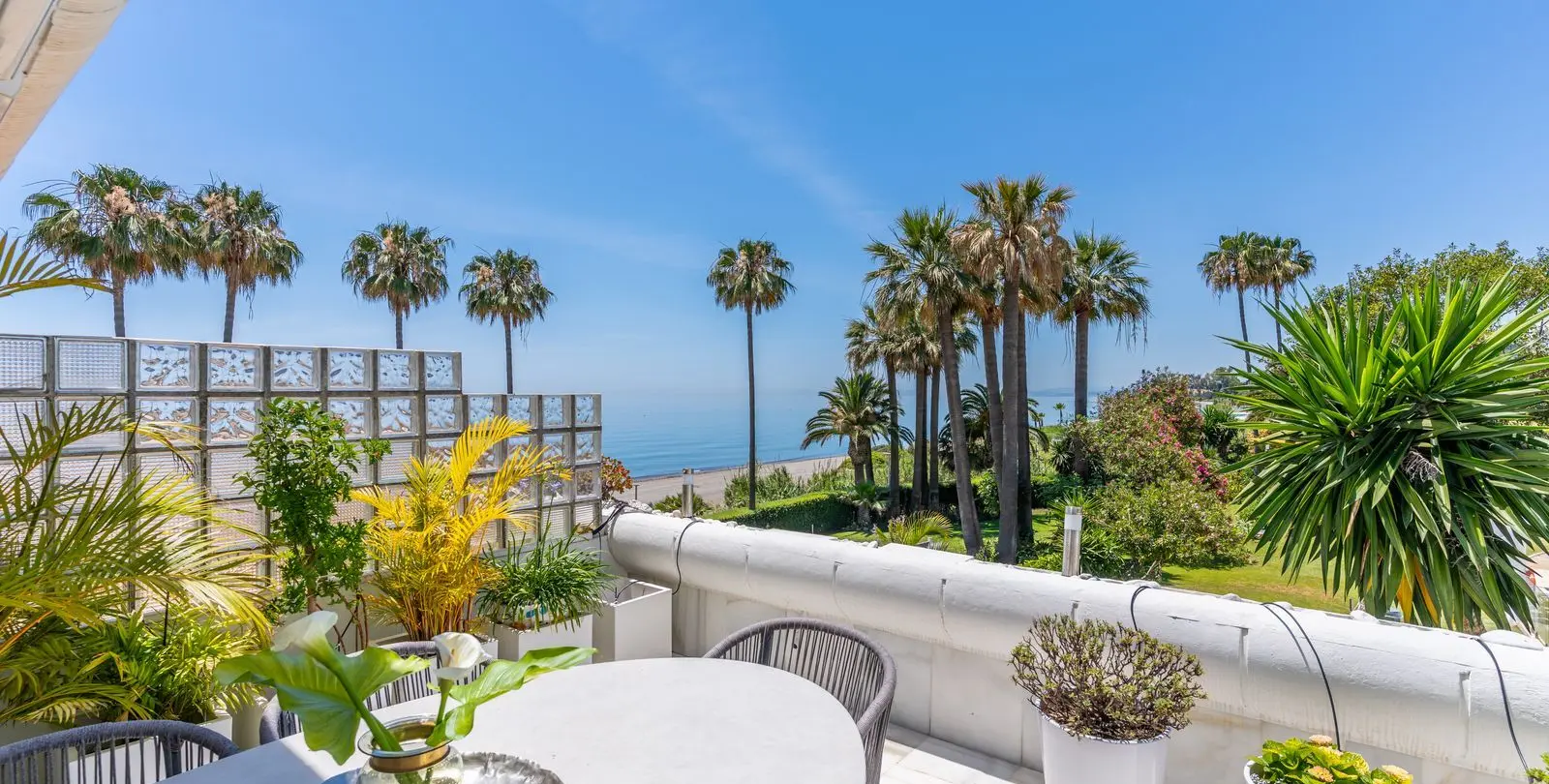 Продажа апартаментов на среднем этаже в Estepona 1