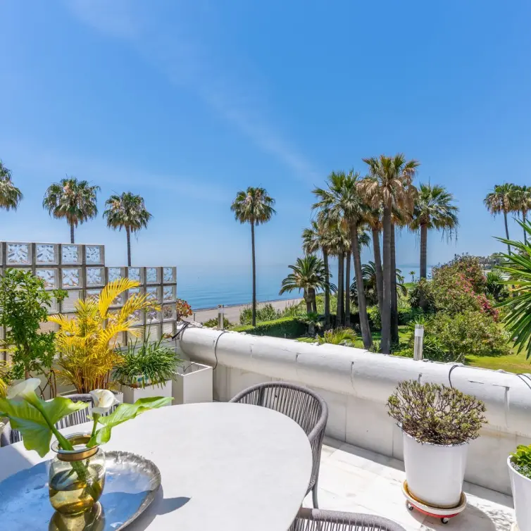 Продажа апартаментов на среднем этаже в Estepona