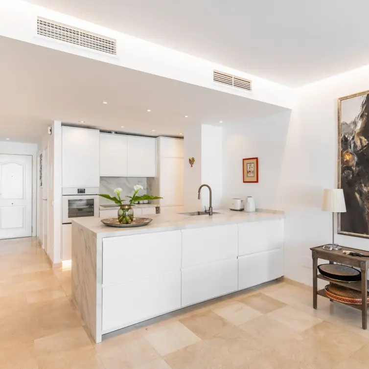 Продажа апартаментов на среднем этаже в Estepona