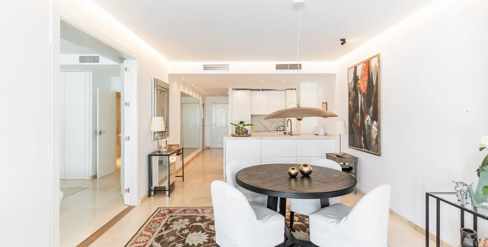 Продажа апартаментов на среднем этаже в Estepona 4