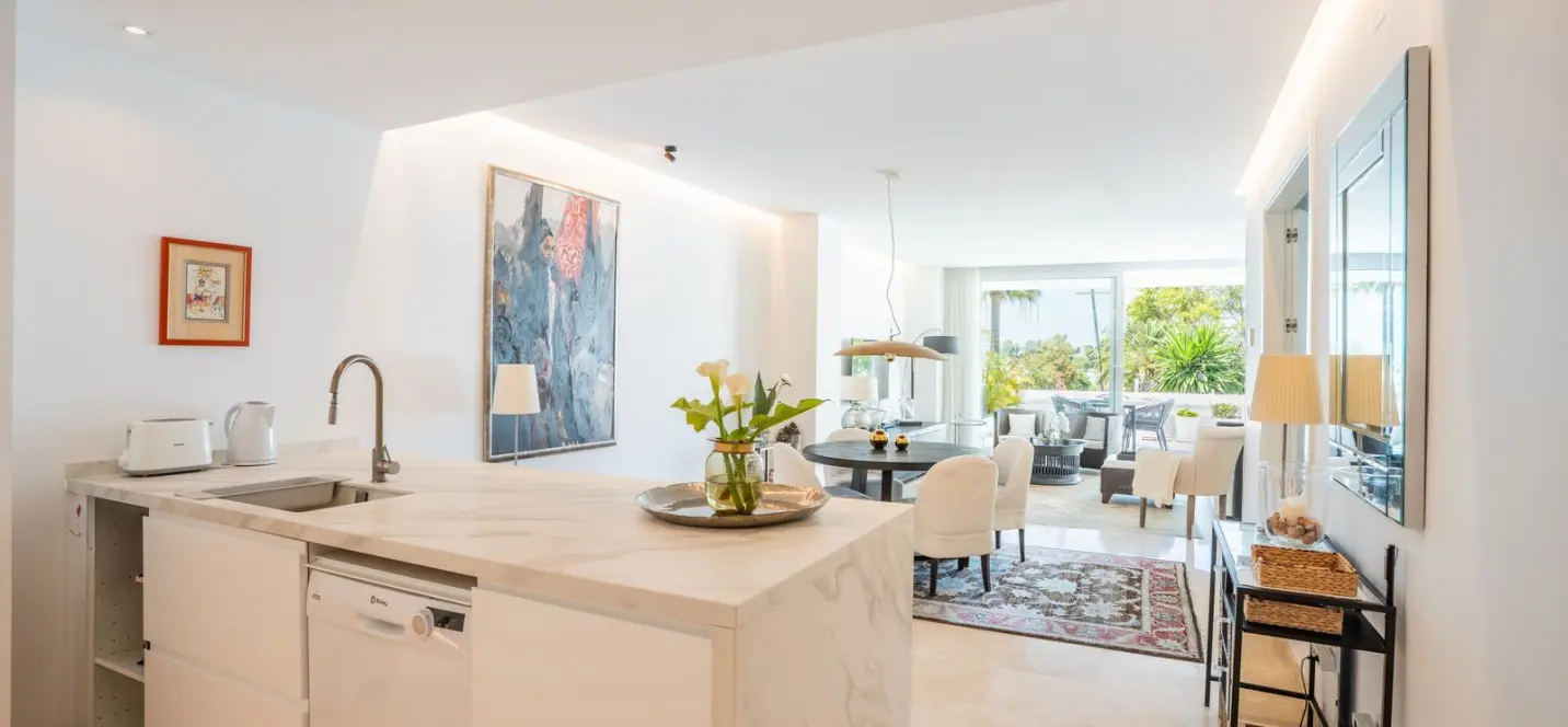 Продажа апартаментов на среднем этаже в Estepona 4