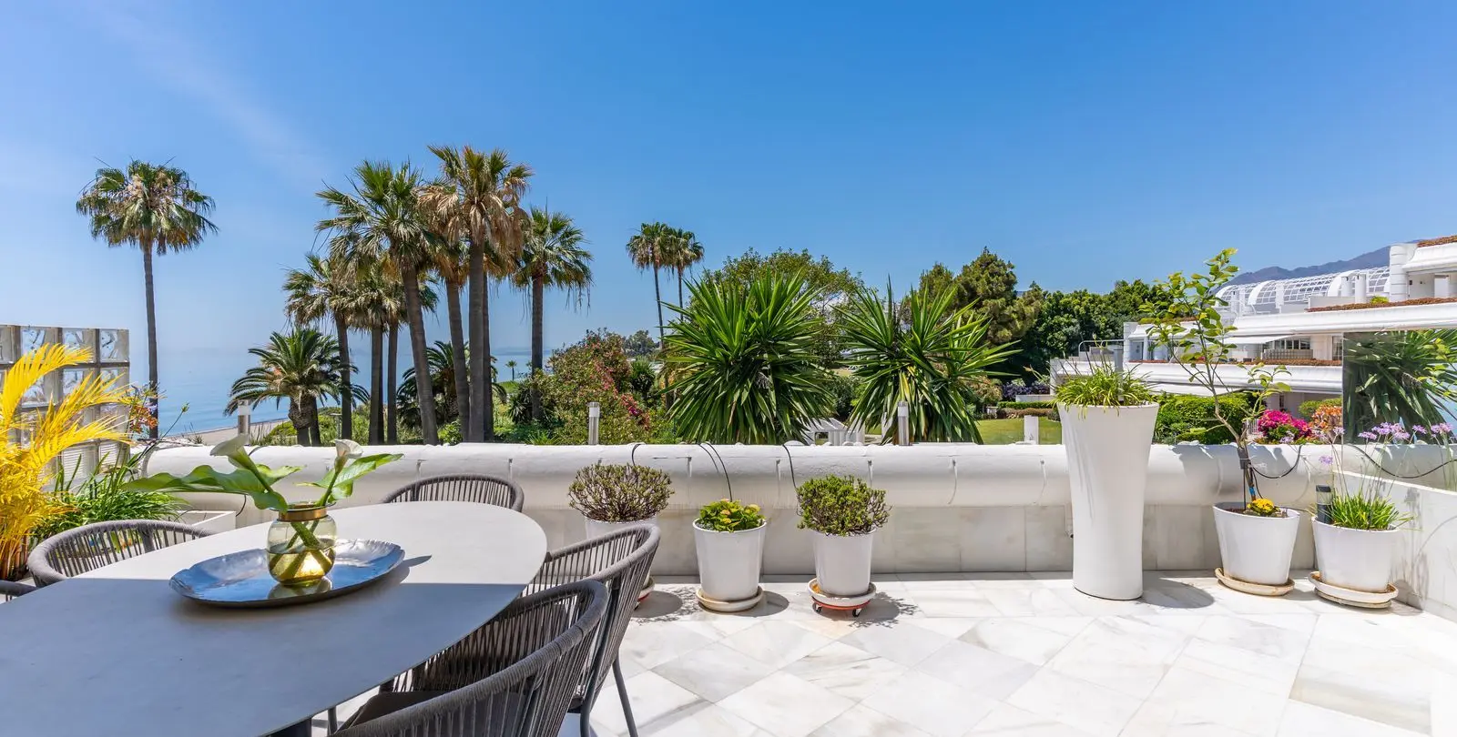 Продажа апартаментов на среднем этаже в Estepona 19