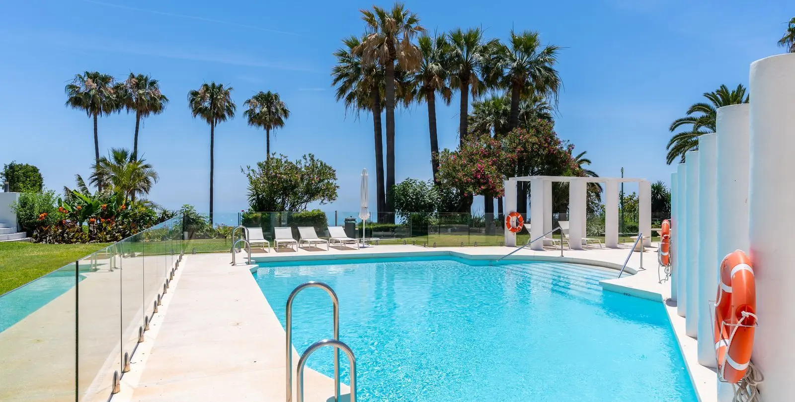 Продажа апартаментов на среднем этаже в Estepona 21