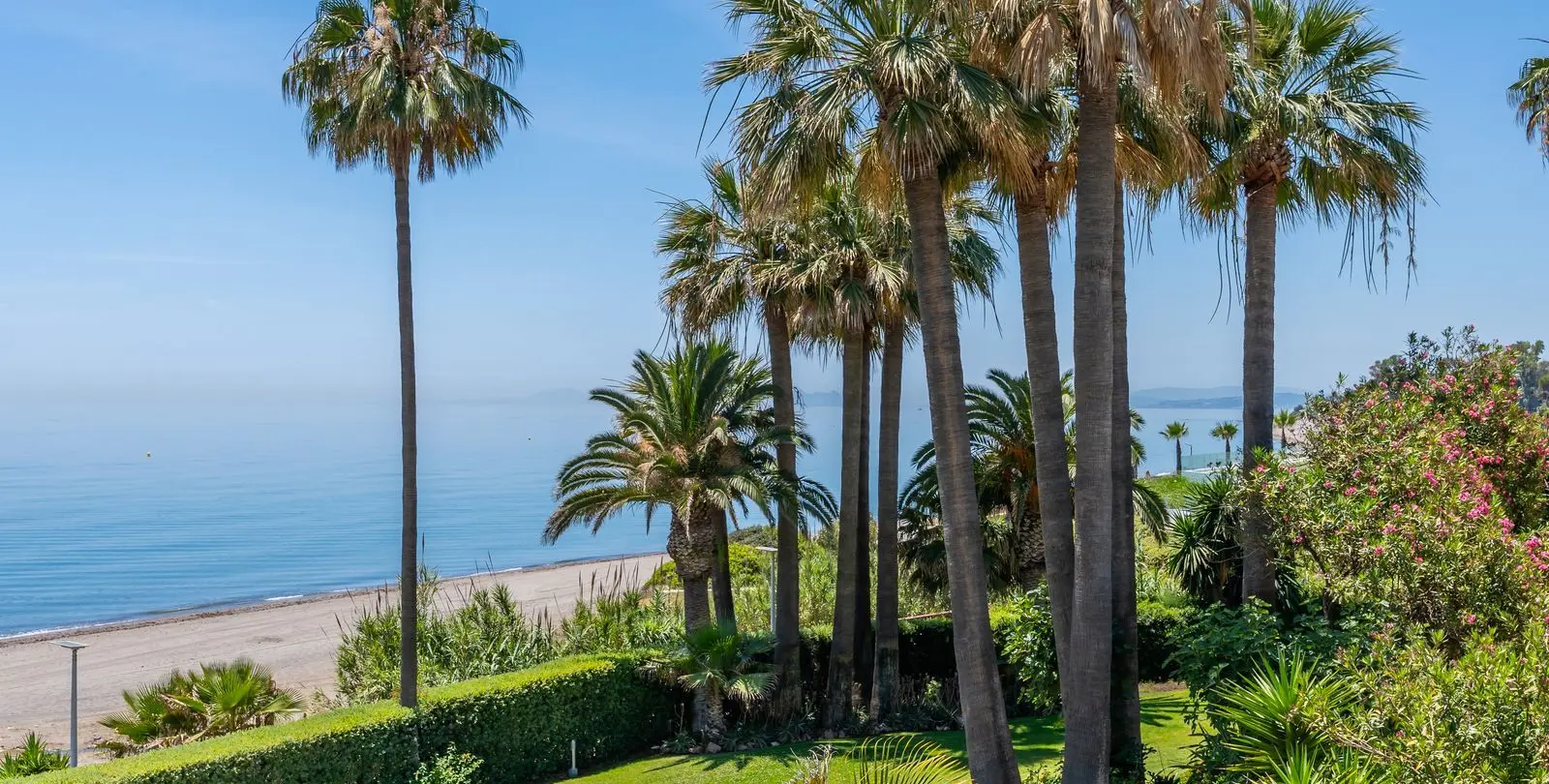 Продажа апартаментов на среднем этаже в Estepona 23