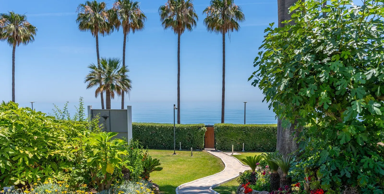 Продажа апартаментов на среднем этаже в Estepona 24