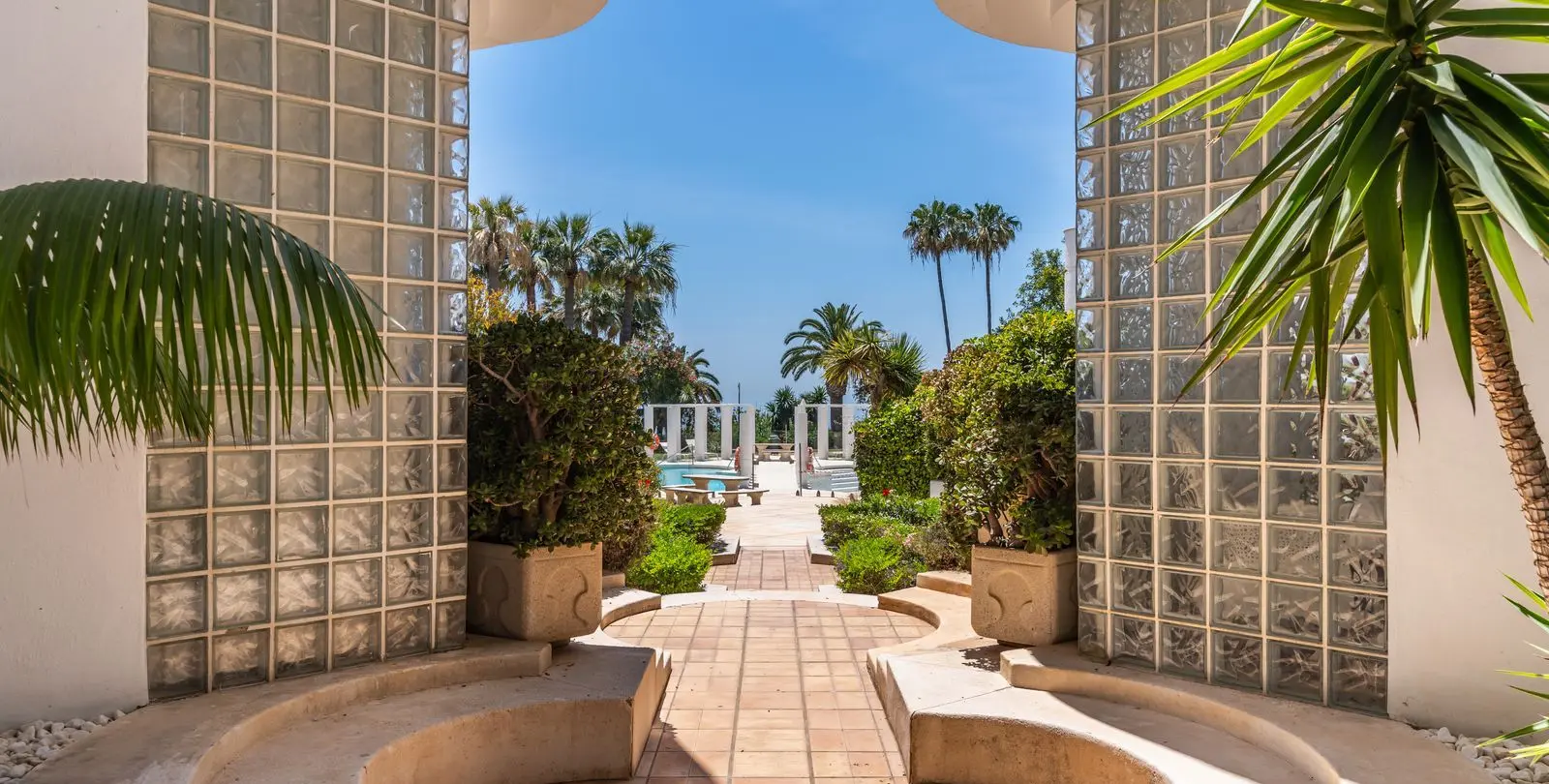 Продажа апартаментов на среднем этаже в Estepona 26
