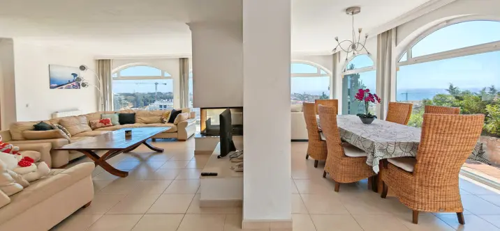 Sale of detached villa in El Chaparral 4