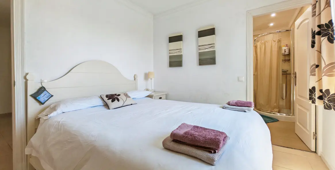 Sale of detached villa in El Chaparral 14