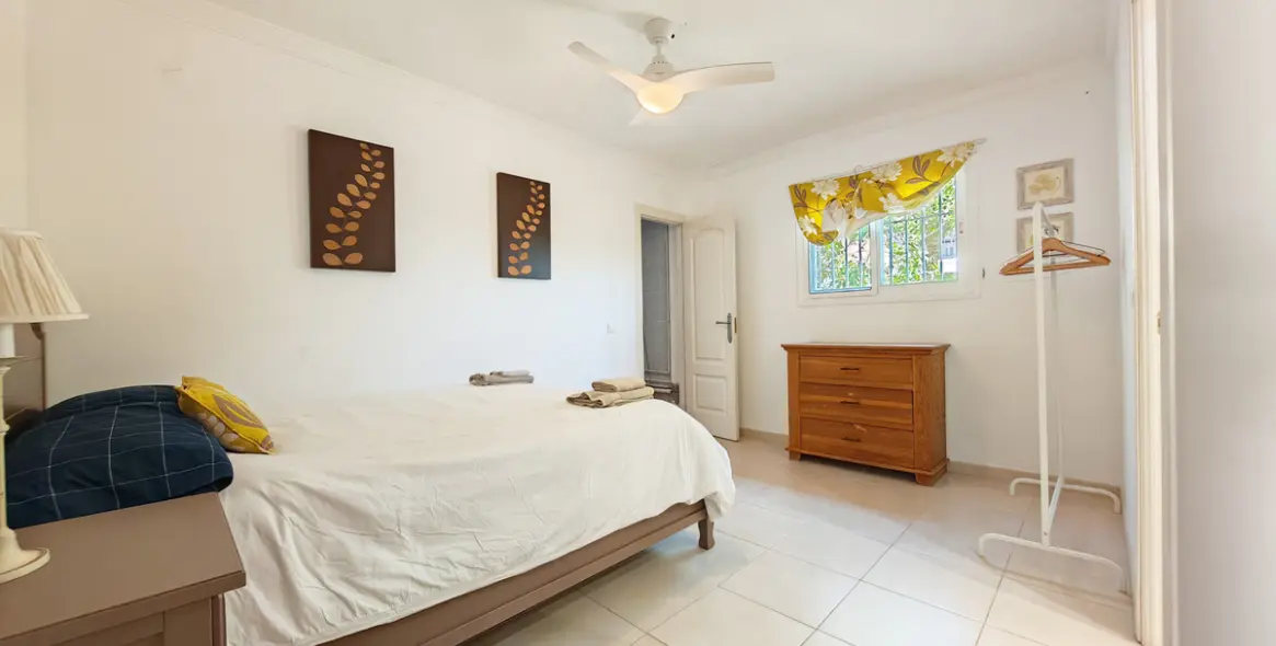 Sale of detached villa in El Chaparral 16