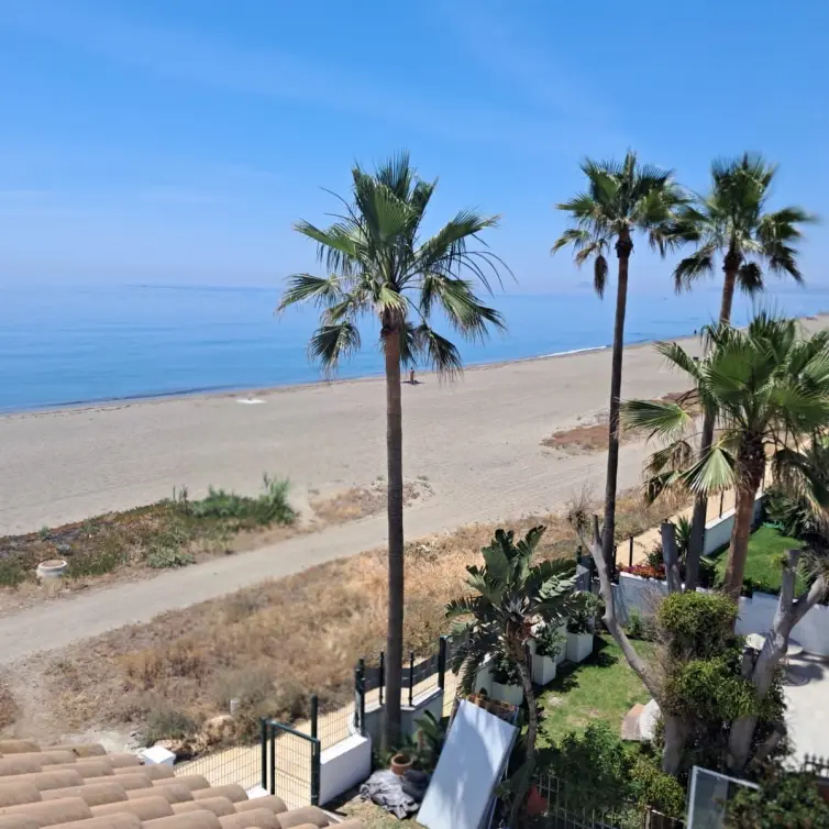 Sale of detached villa in Estepona