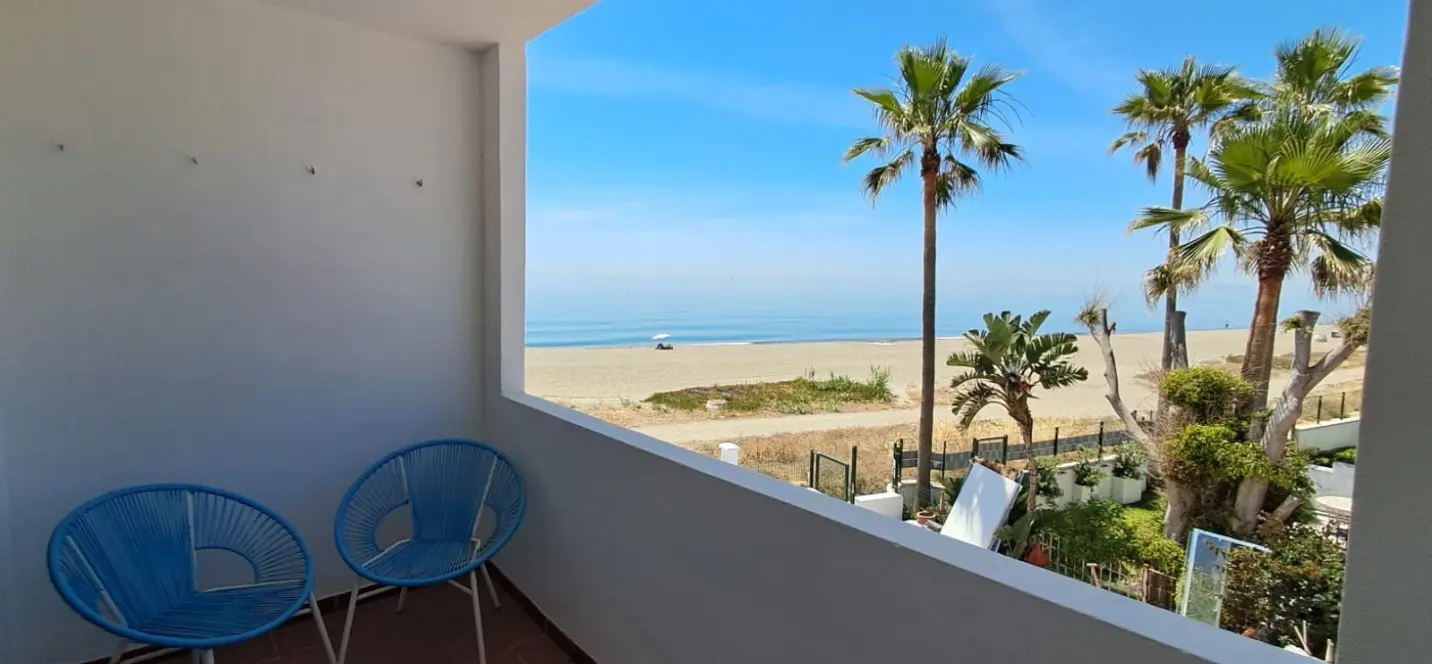 Sale of detached villa in Estepona 1