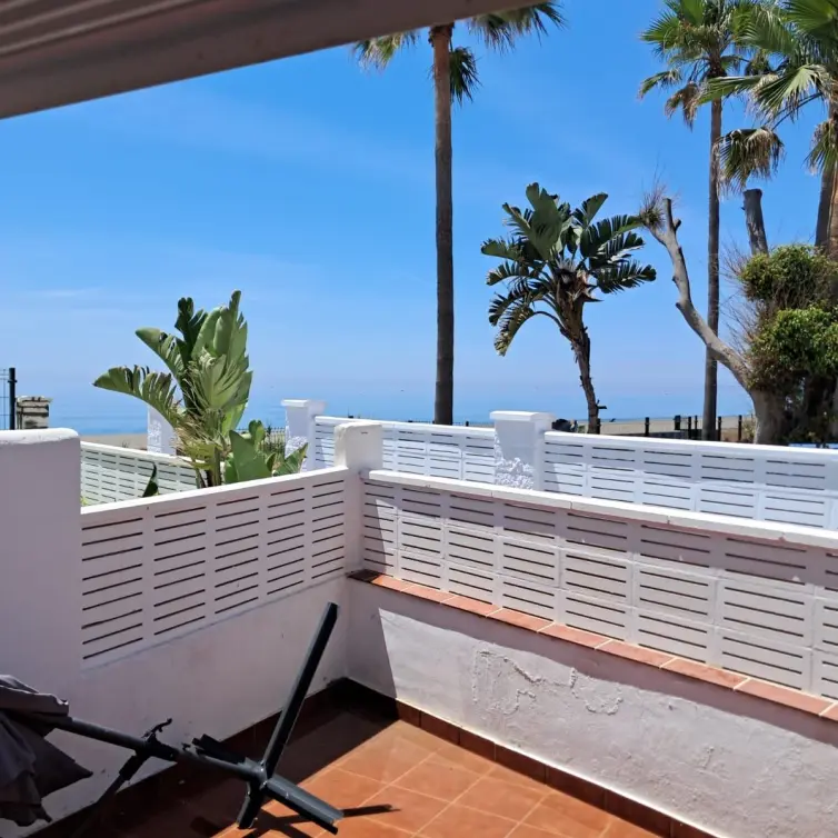 Sale of detached villa in Estepona