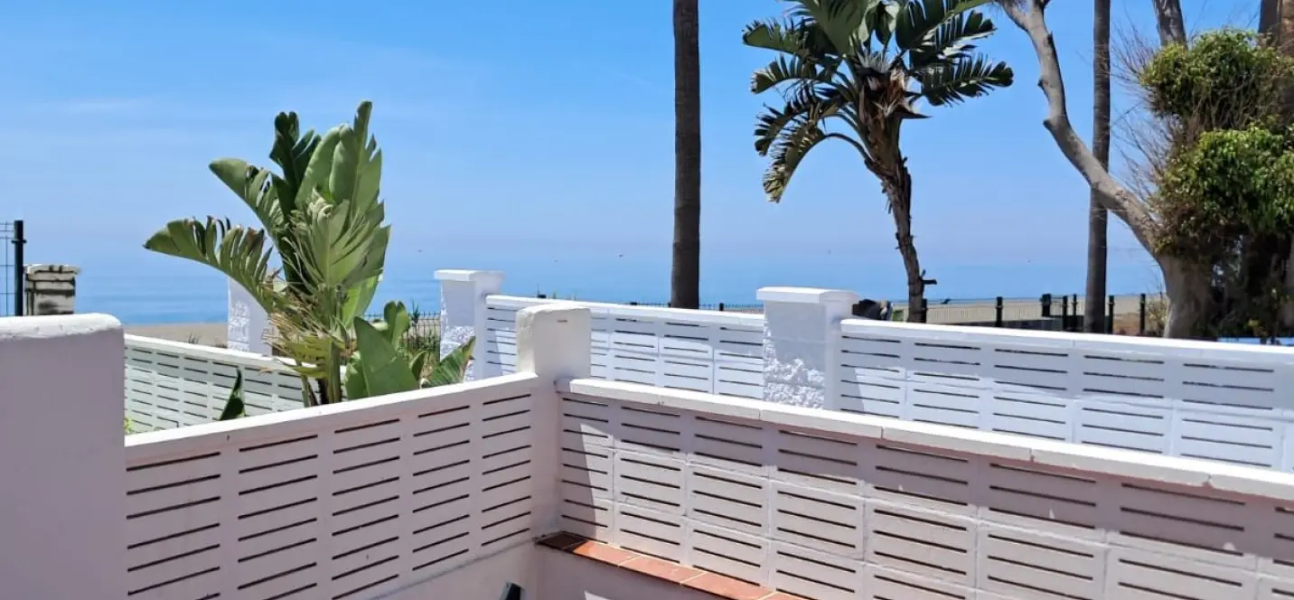 Sale of detached villa in Estepona 2