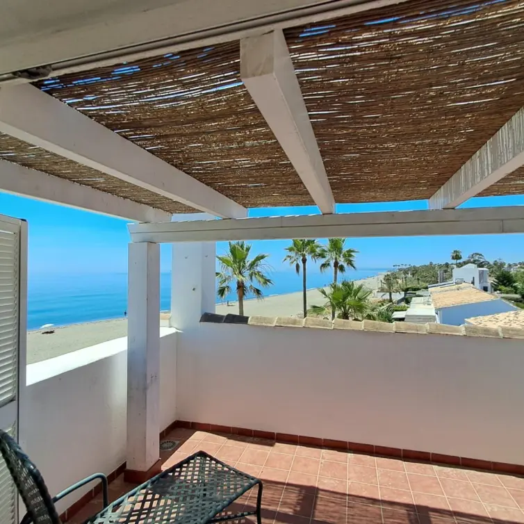 Sale of detached villa in Estepona