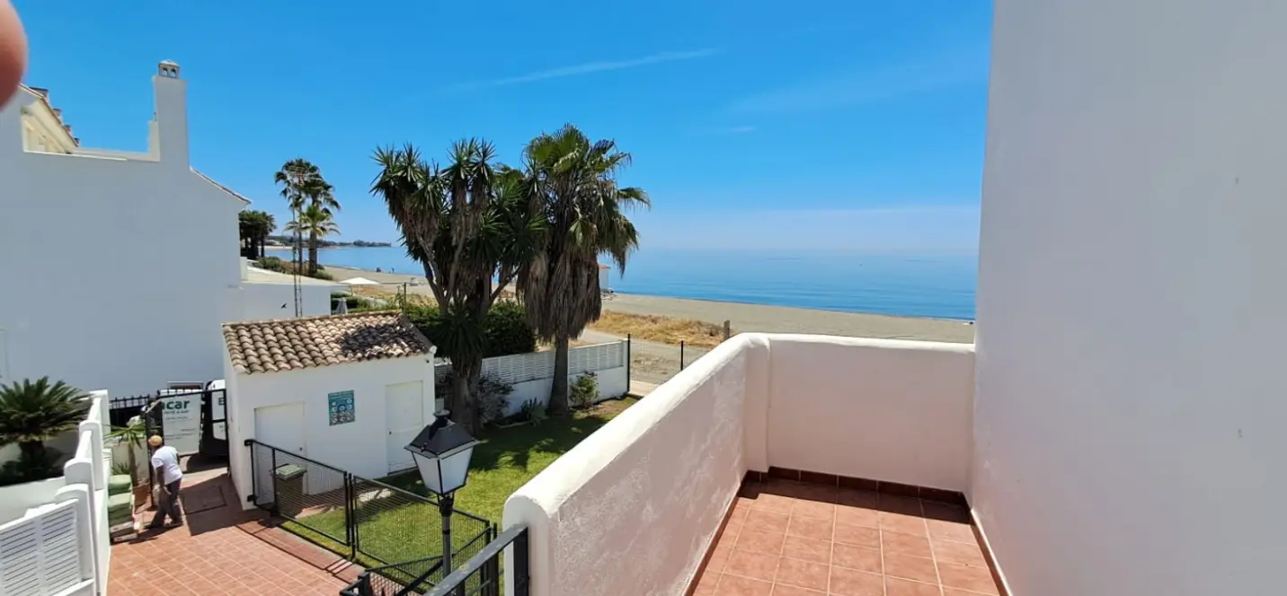 Sale of detached villa in Estepona 4