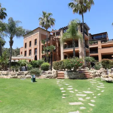 Venta de apartamento en planta baja en San Pedro de Alcántara