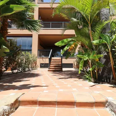 Venta de apartamento en planta baja en San Pedro de Alcántara