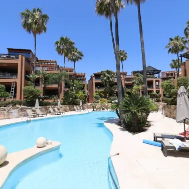 Venta de apartamento en planta baja en San Pedro de Alcántara