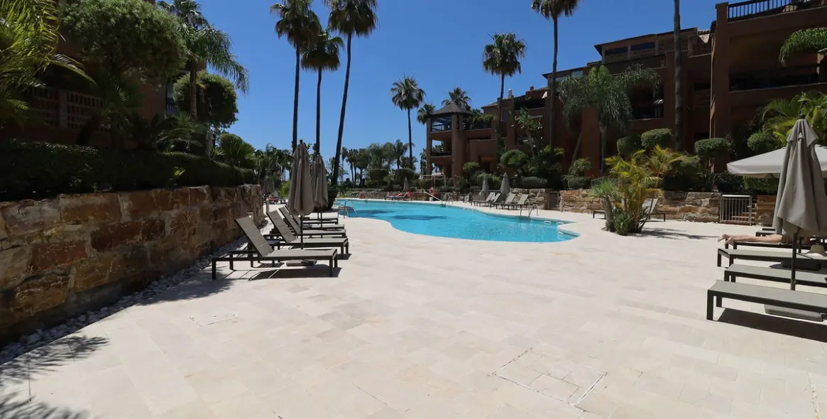 Venta de apartamento en planta baja en San Pedro de Alcántara 6