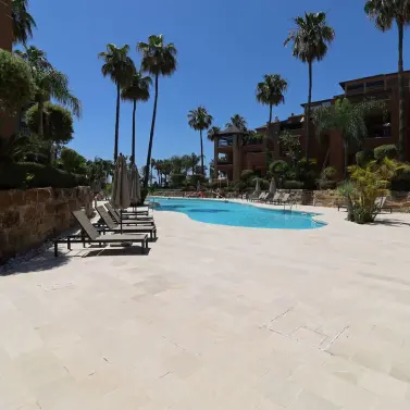Venta de apartamento en planta baja en San Pedro de Alcántara