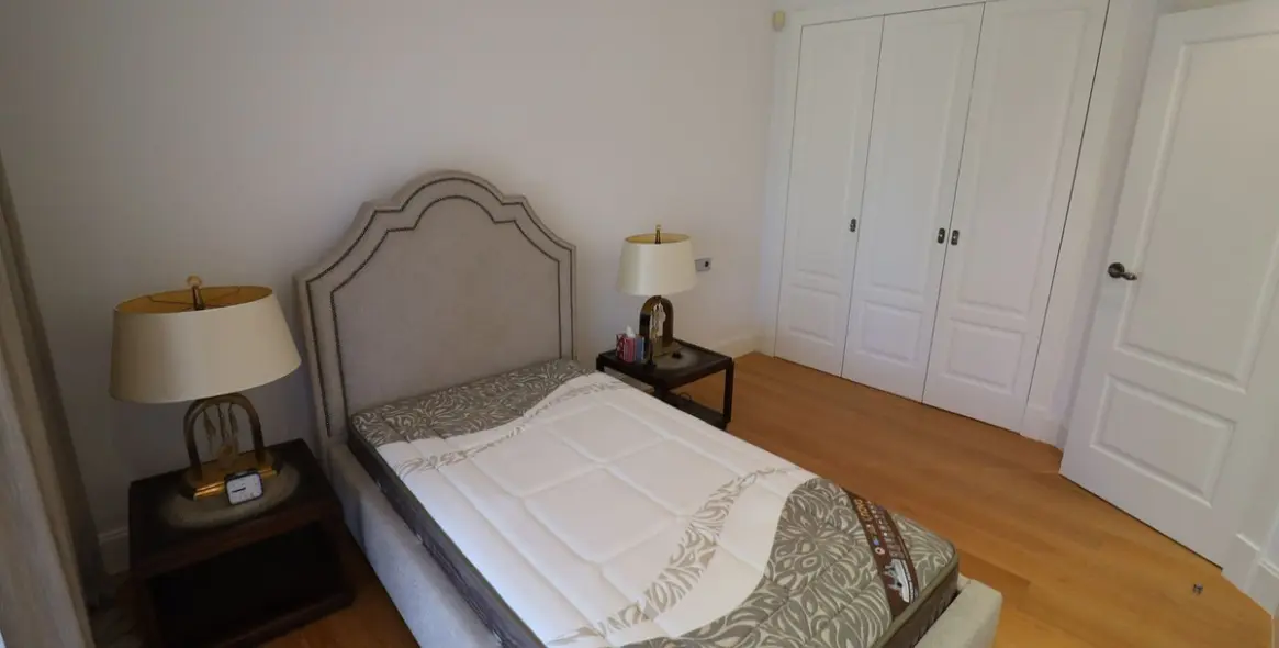 Venta de apartamento en planta baja en San Pedro de Alcántara 26