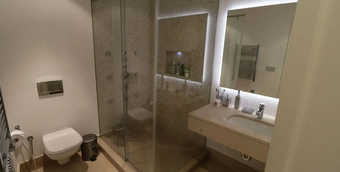 Venta de apartamento en planta baja en San Pedro de Alcántara 28