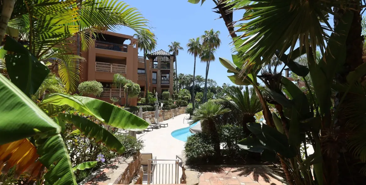 Venta de apartamento en planta baja en San Pedro de Alcántara 39