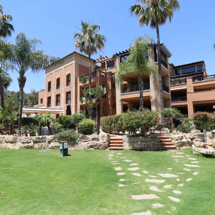 Venta de apartamento en planta baja en San Pedro de Alcántara